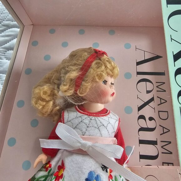 Madame Alexander Storyland Collection Itsy Bitsy Spider Doll, Blonde, New - Picture 2 of 15